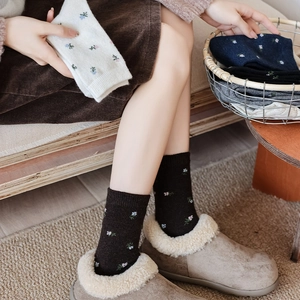 Cozy vintage floral wool socks for women in multiple colors for autumn and winter warmth