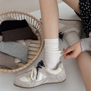 Detailed view showing the high elasticity and ribbed texture of these grey cotton socks