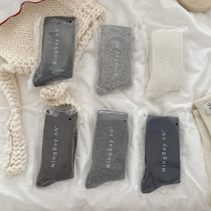 Detailed set of 6 pairs of thermal mid-calf socks in various neutral tones with packaging