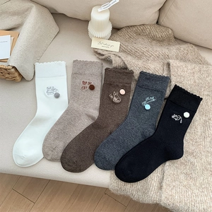 Damen Socken Mittellang Baumwollmischung Katzenstickerei 3D Pompon Rüschensaum Japanischer Kawaii Stil Gerippt