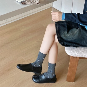 Japanese style split-toe Tabi shoes with cute cartoon puppy printed crew socks for women