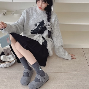 Japanische Cartoon-Katzen-Socken mit Herz-Stickerei und niedlicher Pompon-Deko