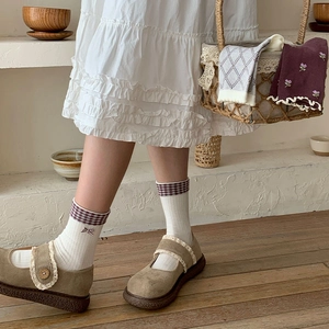 Chaussettes mi-mollet vintage à fleurs avec broderie nœud et texture côtelée crème