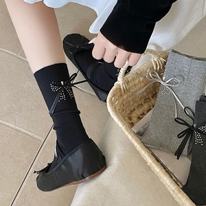 Ribbed mid-calf socks featuring rhinestone and ribbon bows in black and grey tones
