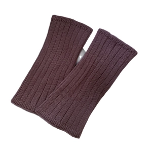 Vertical ribbed knit leg warmers in deep purple with warm thickened fabric and slit design