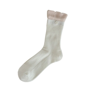 White ribbed crew socks with pink lettuce edge trim and delicate flower accent