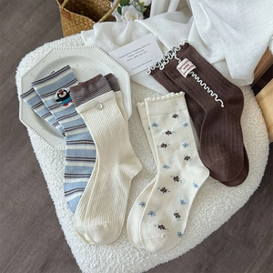 Chaussettes Mi-mollet En Mélange De Coton Pour Femmes Motif Floral Rayé Broderie Pingouin Bordure Ondulée Style Mori