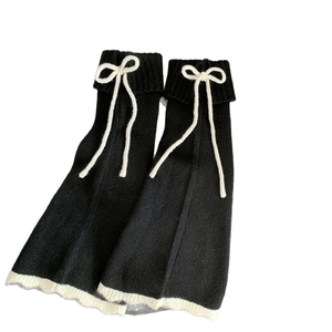 Jambières style japonais JK noires et blanches avec nœud papillon et bords ondulés