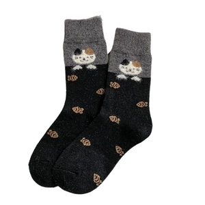 Chaussettes japonaises motif chat dessin animé avec contraste de couleurs et poissons
