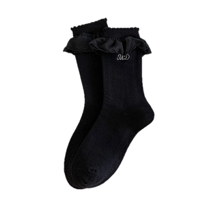 Calze nere in maglia con balze di raso e ricamo MD argento in stile balletcore