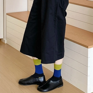 Retro color-block Tabi socks worn with black split-toe flats and wide-leg trousers