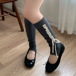 Graue Strick-Beinstulpen mit Spitze und Schleifen im Balletcore-Stil für Damen