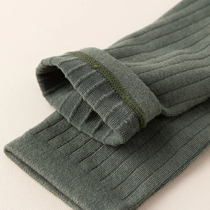 Detail of ribbed knit texture and reinforced dark green stitching on mens cotton toe socks