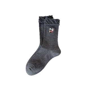 Calze grigie a costine da donna con ricamo a gatto e bordo con balze in pizzo fine