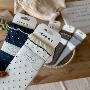 Détails de chaussettes à pois avec revers à volants élégants en plusieurs coloris assortis