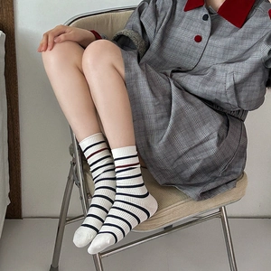 Chaussettes mi-mollet pour femmes de style japonais, rayures blanches, noires et rouges
