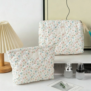 Quilted floral cosmetic bag set with two sizes and vintage pastoral flower patterns