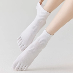 Detailed texture of white five-finger socks with breathable knit and ribbed cuffs