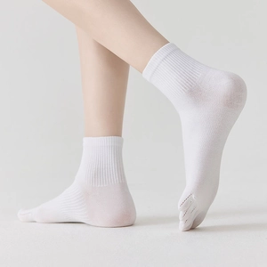 Minimalist white five-toe crew socks with breathable cotton fabric for women