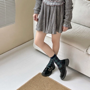 British style plaid socks paired with black loafers and grey knit skirt for daily look