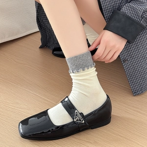 Détails de chaussures Mary Jane en cuir verni noir avec bout carré et boucle en métal