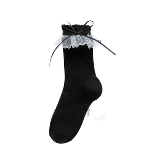 Chaussettes mi-mollet noires style japonais avec dentelle blanche et petit nœud doux