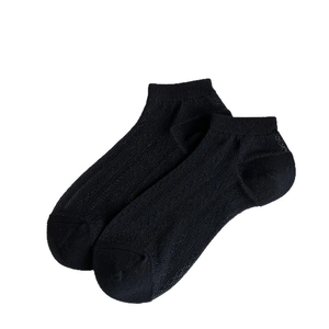 Chaussettes courtes noires en coton respirant avec maille côtelée et bords élastiques