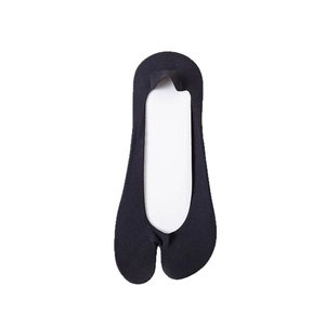 Dünne atmungsaktive schwarze Tabi-Socken mit Zehenteilung und rutschfestem Silikon an Ferse