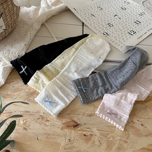 Detail of five-pair set of breathable lace socks with hollow hearts and cute bows