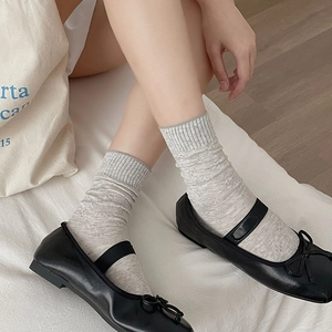 Atmungsaktive hohle Netzsocken im koreanischen Stil in Hellgrau mit gekräuselten Kanten