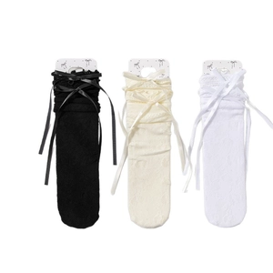 Chaussettes en dentelle à nœuds en noir, crème et blanc avec motifs ajourés raffinés