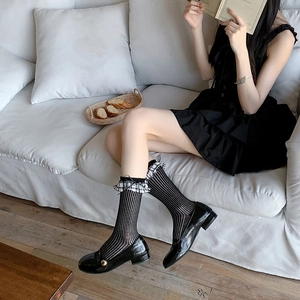 Chaussettes dentelle à carreaux style ballet avec chaussures Mary Jane noires