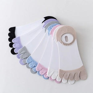 Detail of seven pairs of colorful five-finger boat socks with anti-slip silicone heels