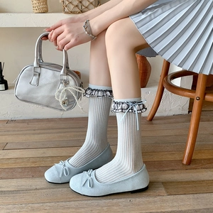 Chaussettes mi-hautes bleu clair style Balletcore avec dentelle à carreaux et nœud