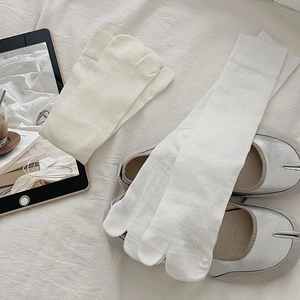 Detail view of ribbed cotton Tabi and five-toe socks paired with silver split-toe shoes