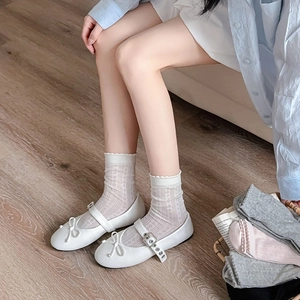 Chaussures Mary Jane blanches de style japonais avec chaussettes en dentelle florale