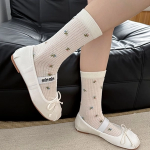 Chaussettes à fleurs avec ballerines à nœud et sangle à lettres, style épuré
