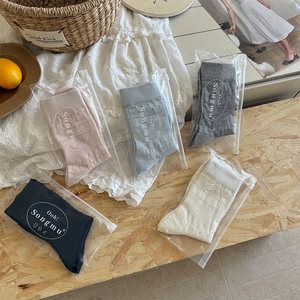 Detailed view of hollow mesh socks in five soft colors with individual zipper bag packaging