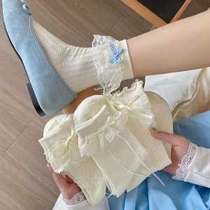 Détails de chaussettes Lolita avec dentelle délicate et nœuds en ruban style japonais