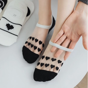 Chaussettes invisibles ultra-fines en maille transparente avec motif cœur noir
