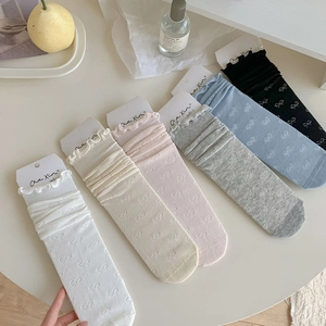 Détail de chaussettes style ballet en 6 couleurs avec jacquard nœud et bords à volants