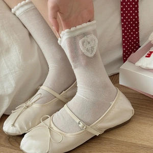 Chaussettes japonaises en dentelle blanche avec cœur et bordure à volants
