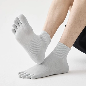 Breathable grey five-finger crew socks for men in solid color with ribbed knit cuffs