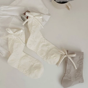 Detailed shot of bow-knot socks with embossed teddy bear jacquard pattern