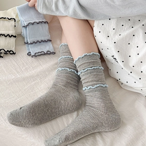 Chaussettes douces style ballet avec bordures à volants pour femmes en gris et bleu