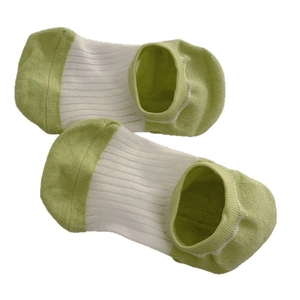 Fantasmini verde e bianco in mesh traspirante con silicone antiscivolo posteriore