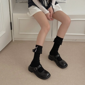 Chaussures Mary Jane noires style Lolita avec chaussettes à bordure en dentelle noire