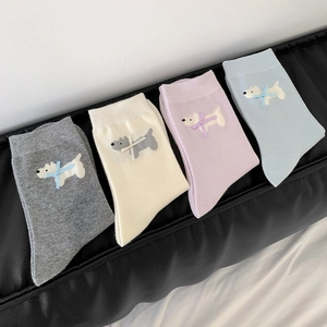 Set di quattro calze in cotone pastello con simpatico cane e dettaglio fiocco 3D