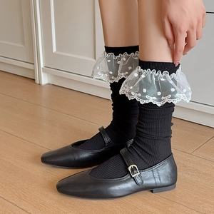 Chaussettes hautes noires style japonais avec volants en dentelle blanche à pois