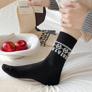 Minimalist combed cotton crew socks in vintage style with geometric floral patterns
